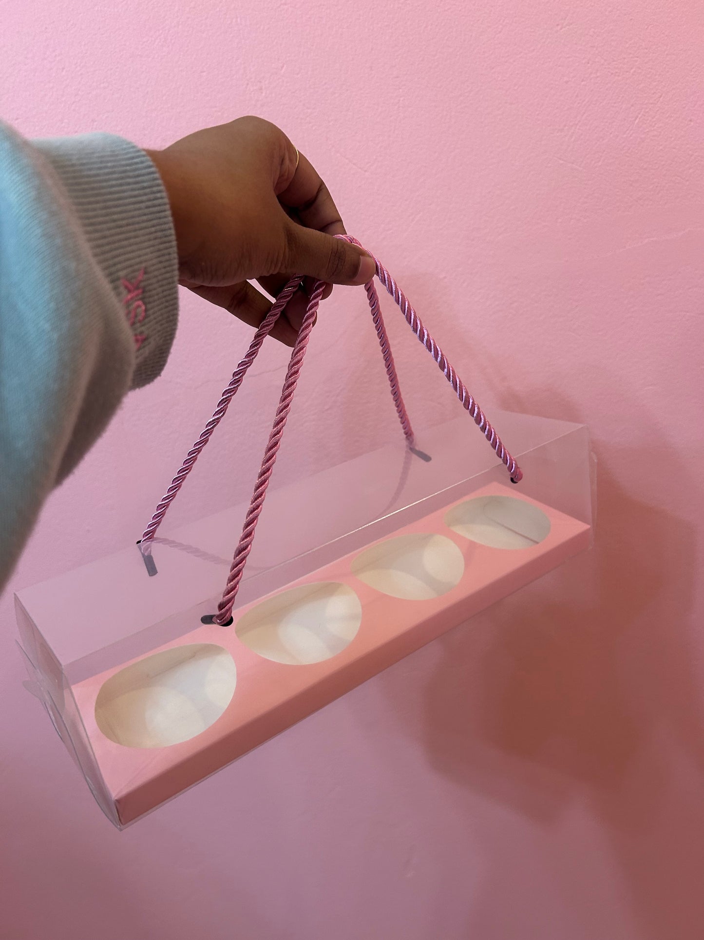 Rope handle 4 cavity cupcake box- Pink rope Pink base
