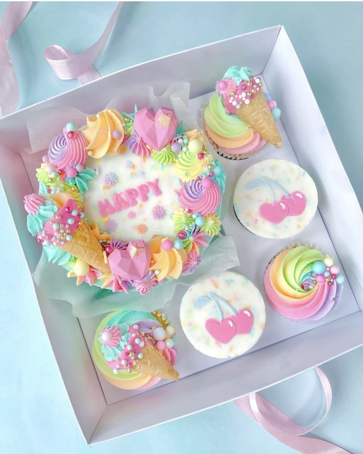 Bento Box- 5 cupcake, 1 cake